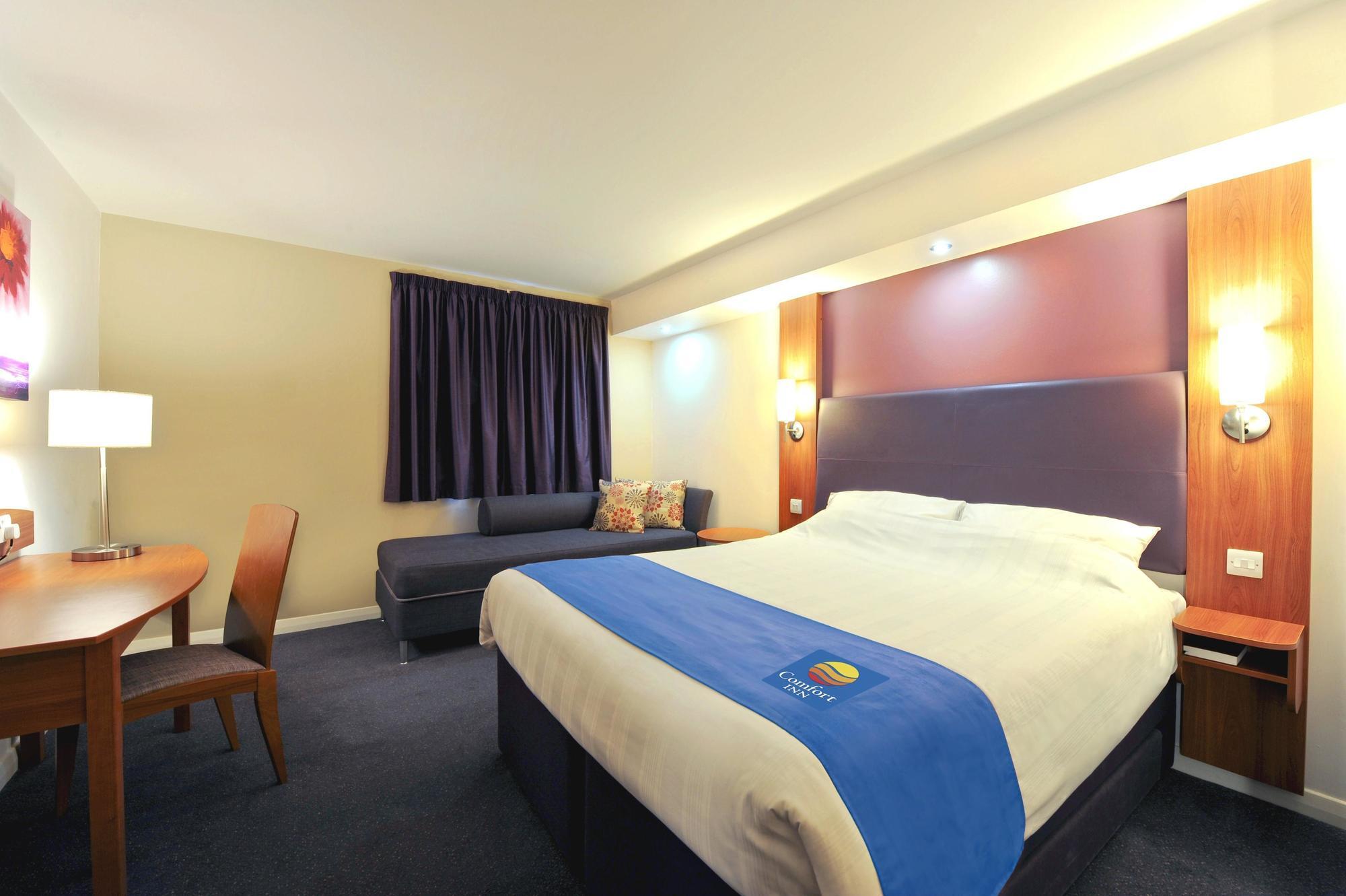Comfort Inn Manchester North Middleton  Exterior photo